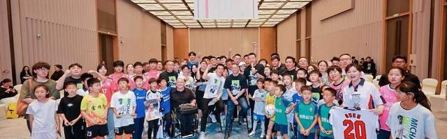 九游体育平台-“追风少年”空降咸阳！传奇球星欧文与秦超少年共度儿童节
