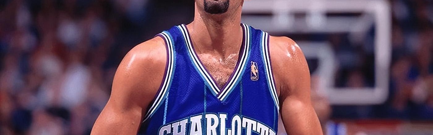 九游体育官网入口-生涯仅11.7分，几乎没有荣誉的他，却在23年后，迎来球衣退役殊荣