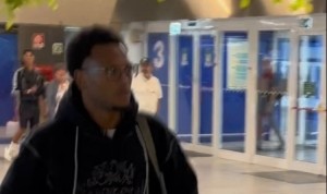 他来了！尤文官方晒视频，奥蓬达已落地机场