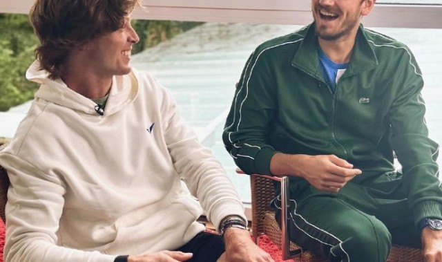 梅总卢布被替换传递不好消息，迪拜男双冠军曝拒撤离方案无奈内幕|梅德韦杰夫|卢布列夫|表演赛|印第安维尔斯|阿曼_新浪体育_新浪新闻