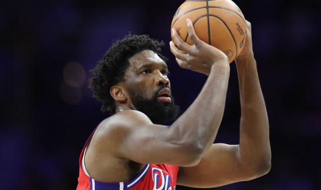 九游体育-明天76人主场迎战火箭 恩比德大概率出战 乔治出战成疑