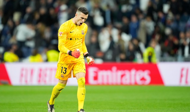 九游体育官网入口-巴萨敦促科莫明确佩尼亚转会立场，塞尔塔加入球员争夺战