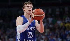 九游体育电脑版官方下载-欧锦赛芬兰半场15投10中下起三分雨 半场57-40领先格鲁吉亚